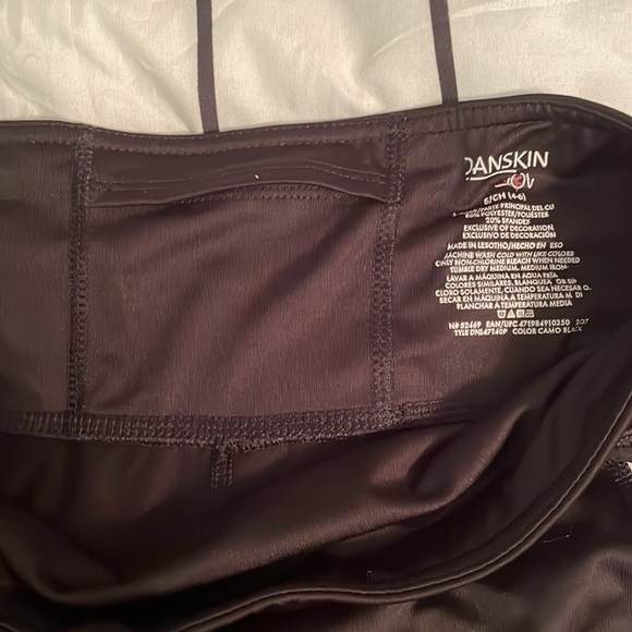 Women’s active leggings size small - Picture 3 of 3